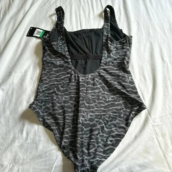 NIKE Wild One Piece Swimsuit Animal Print size XL NWT - Picture 5 of 6